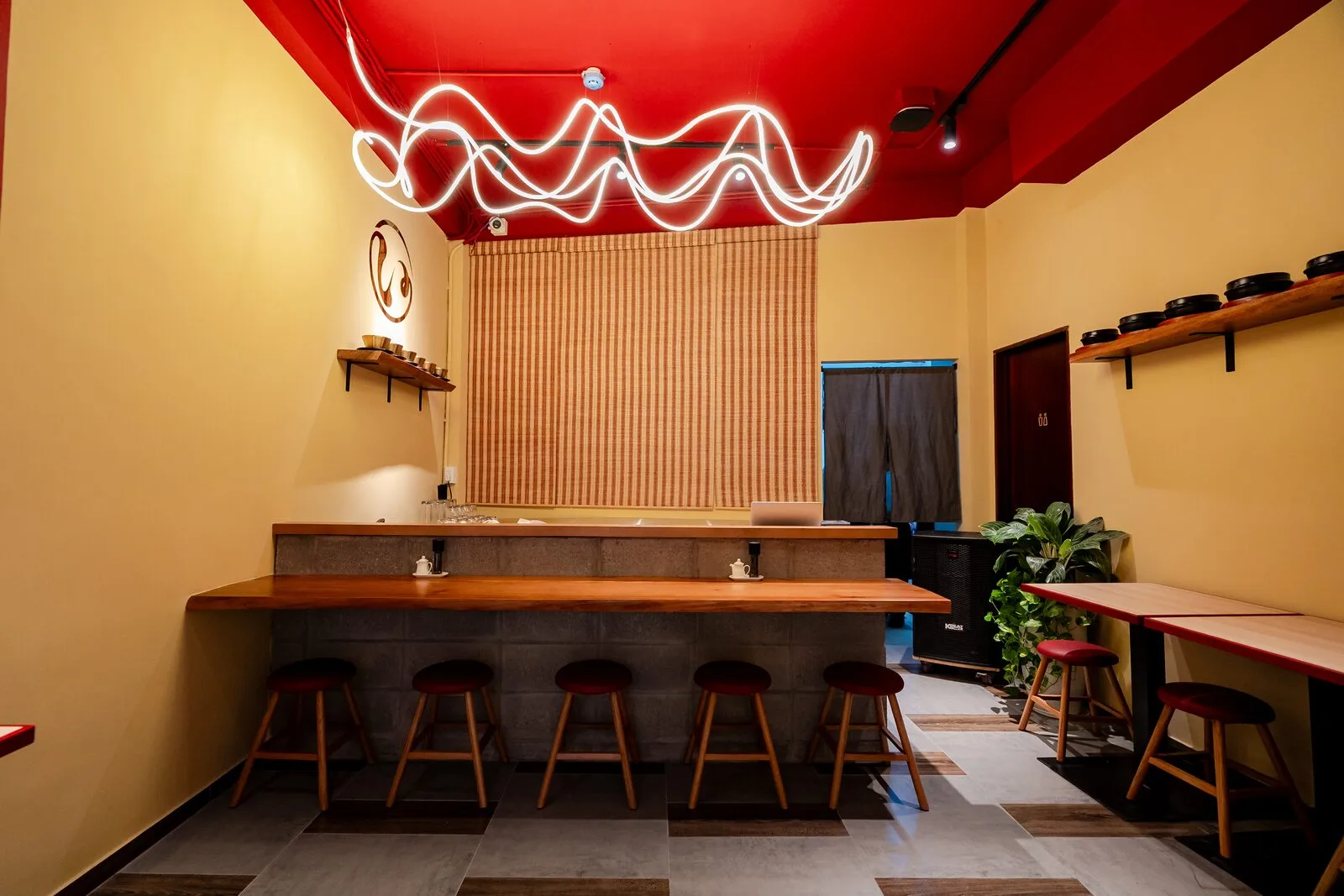 The counter space at Ramen Ineya