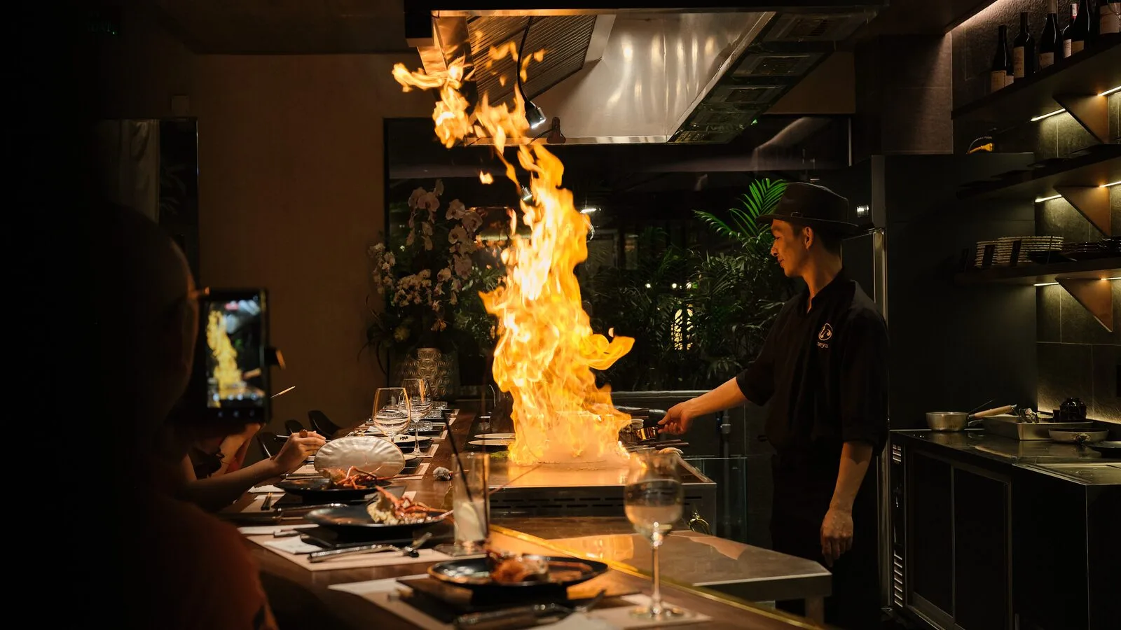 Màn nướng lửa trên bàn teppan
