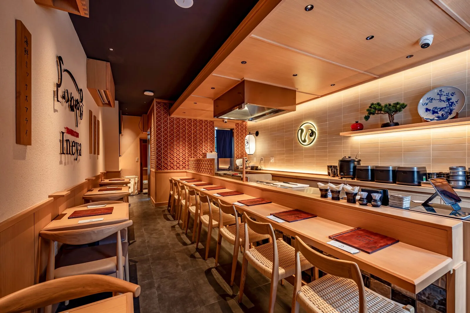 The counter space at Tonkatsu Ineya